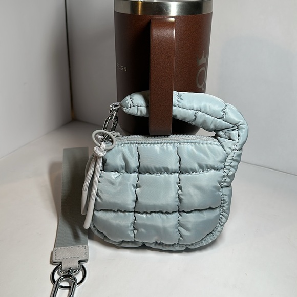 Quilted Puffer Detachable Wristlet #1026 - Picture 2 of 3